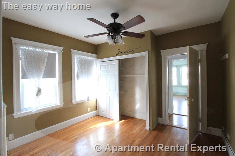 23-25 Bonner Ave, Tufts