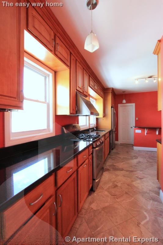 23-25 Bonner Ave, Tufts