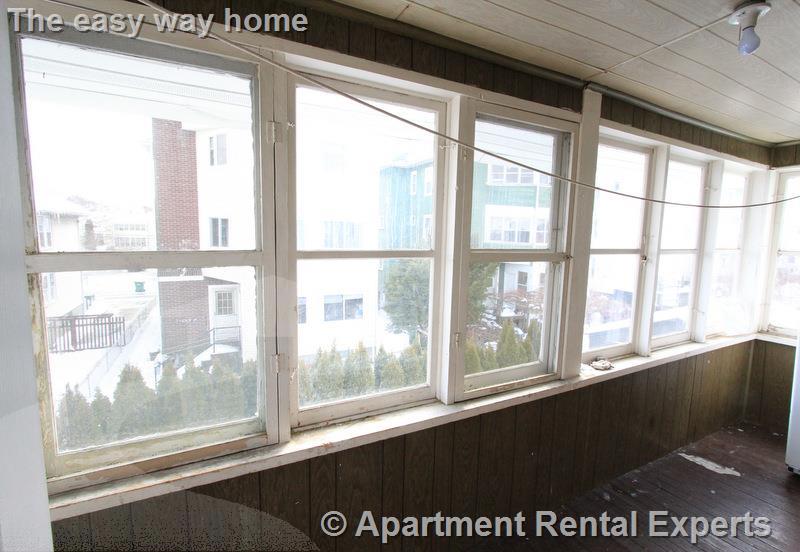 23-25 Bonner Ave, Tufts