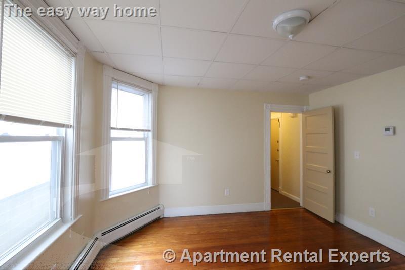 10 Garrison Ave, Teele Square