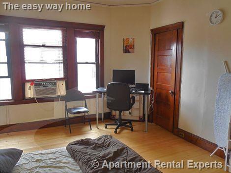 19 Pleasant St, Central Square