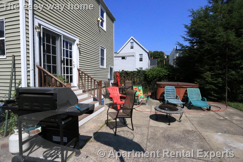 8 Winchester Ct, Tufts