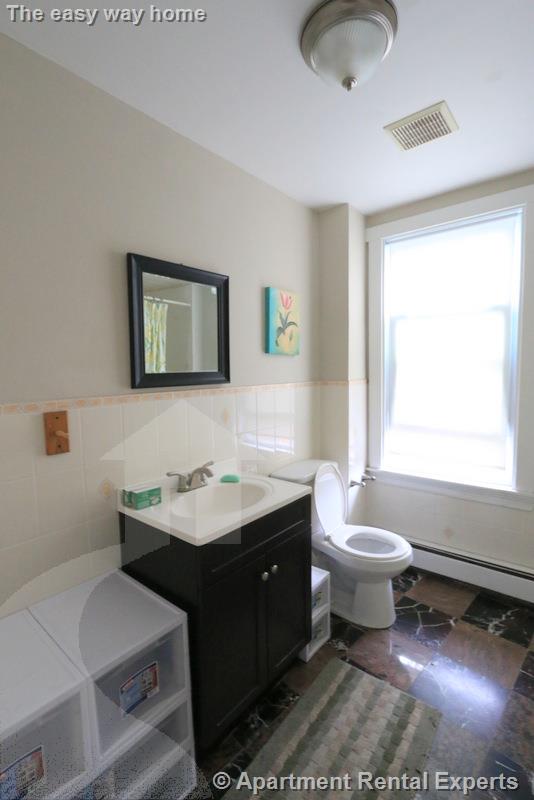 512 Medford St, Magoun Square