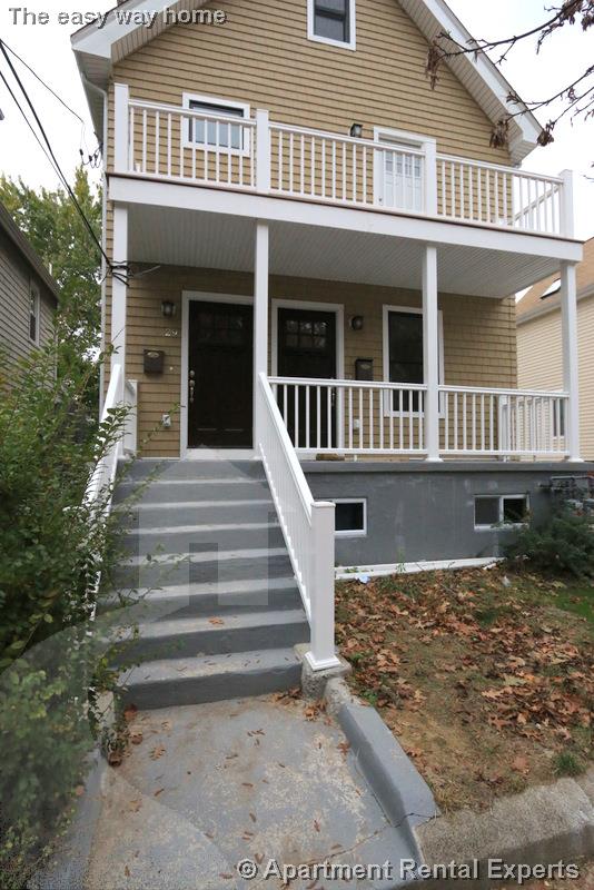 29 Elmwood St, Davis Square