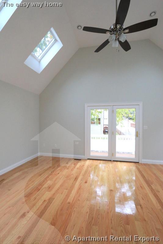 29 Elmwood St, Davis Square