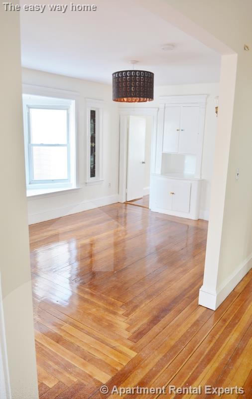 12 Willard Ave, Tufts