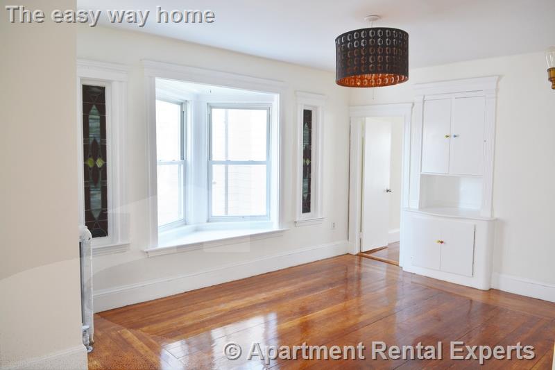 12 Willard Ave, Tufts