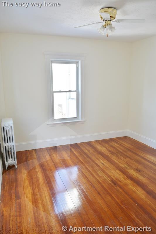 12 Willard Ave, Tufts