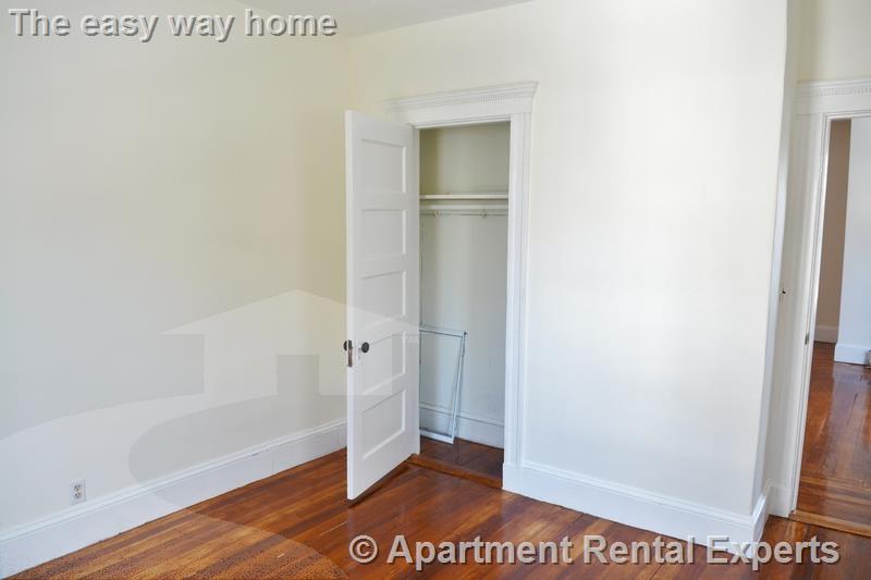 12 Willard Ave, Tufts