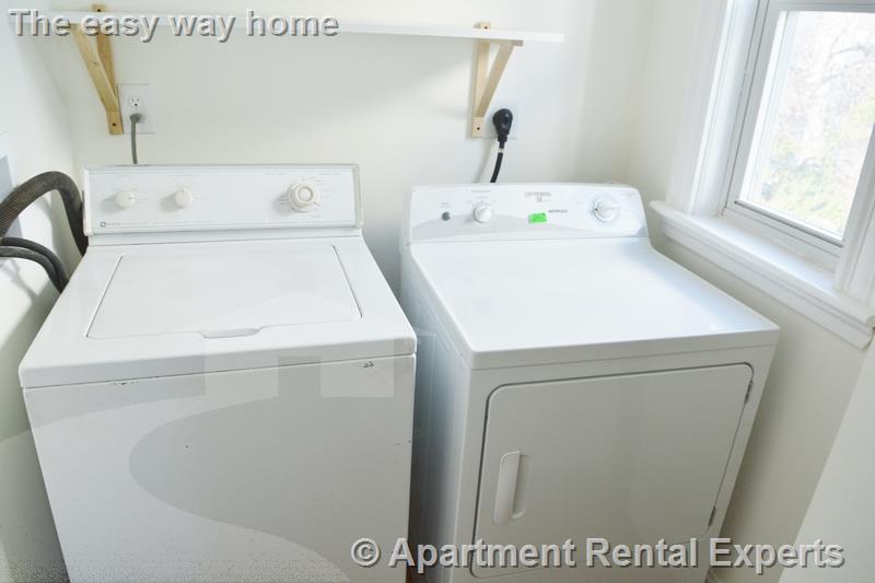 12 Willard Ave, Tufts