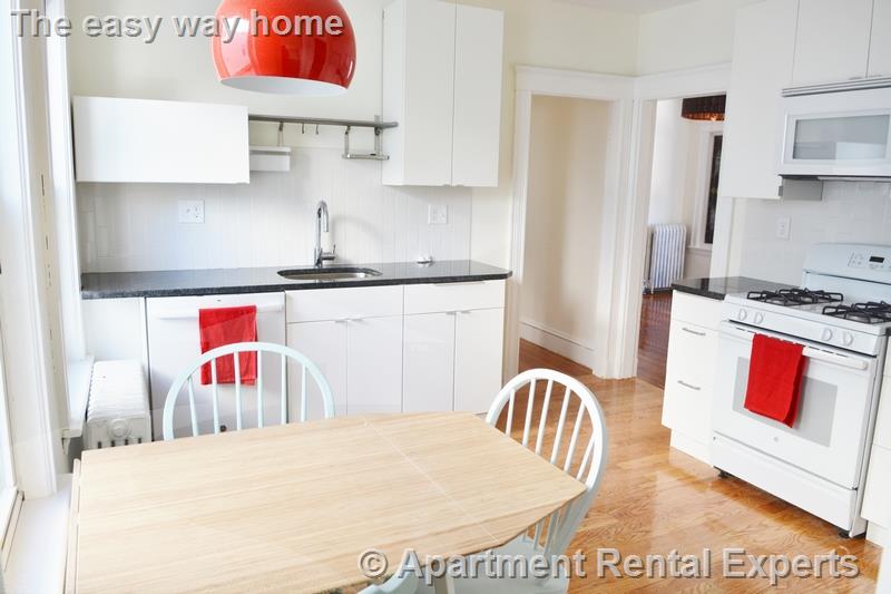 12 Willard Ave, Tufts