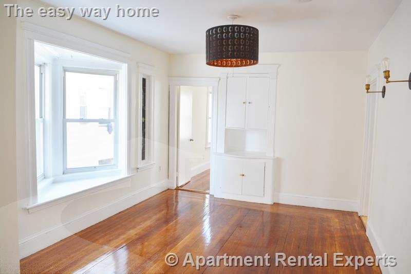 12 Willard Ave, Tufts