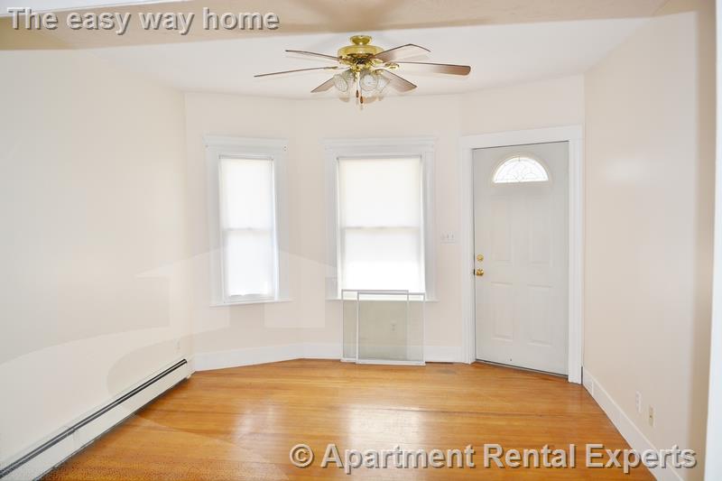 93-95 Princeton St, Tufts