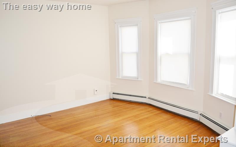 93-95 Princeton St, Tufts