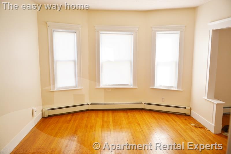 93-95 Princeton St, Tufts