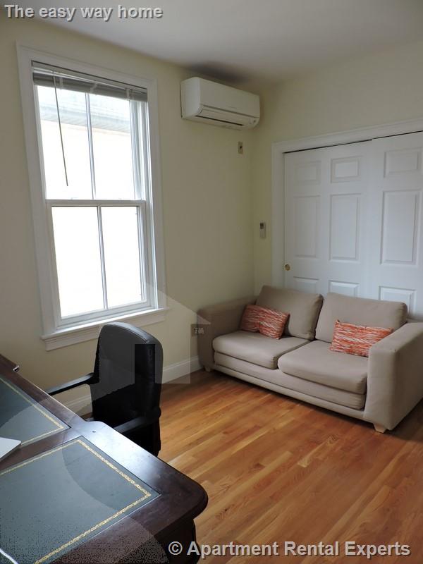 35 Roberts Rd, Harvard Square