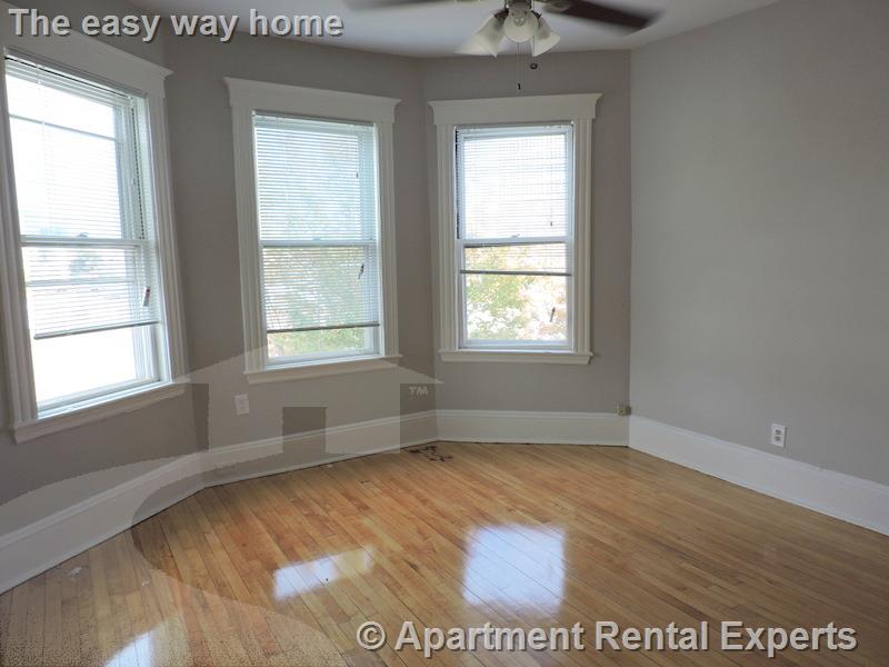 10 Pleasant St, Central Square