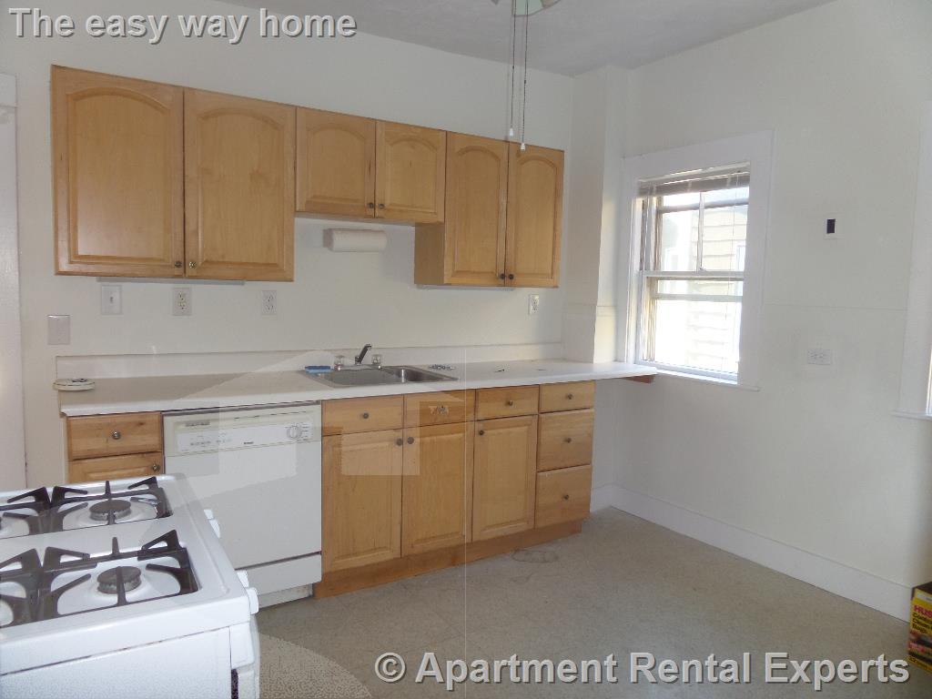 294 Boston Ave, Tufts