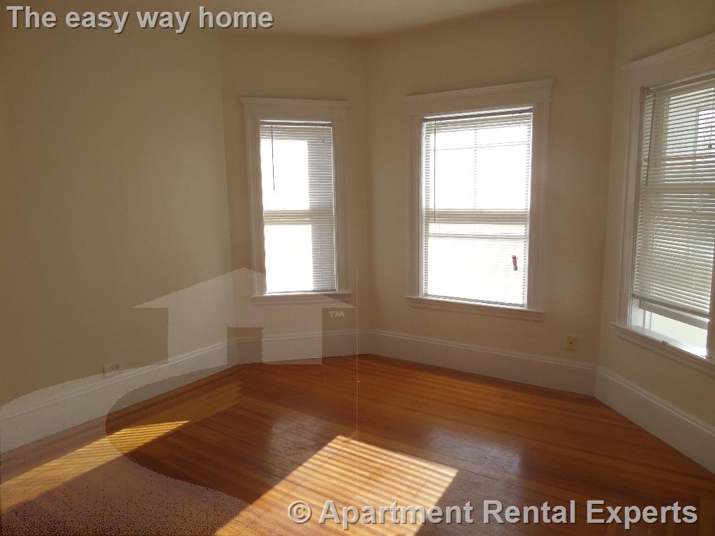 294 Boston Ave, Tufts