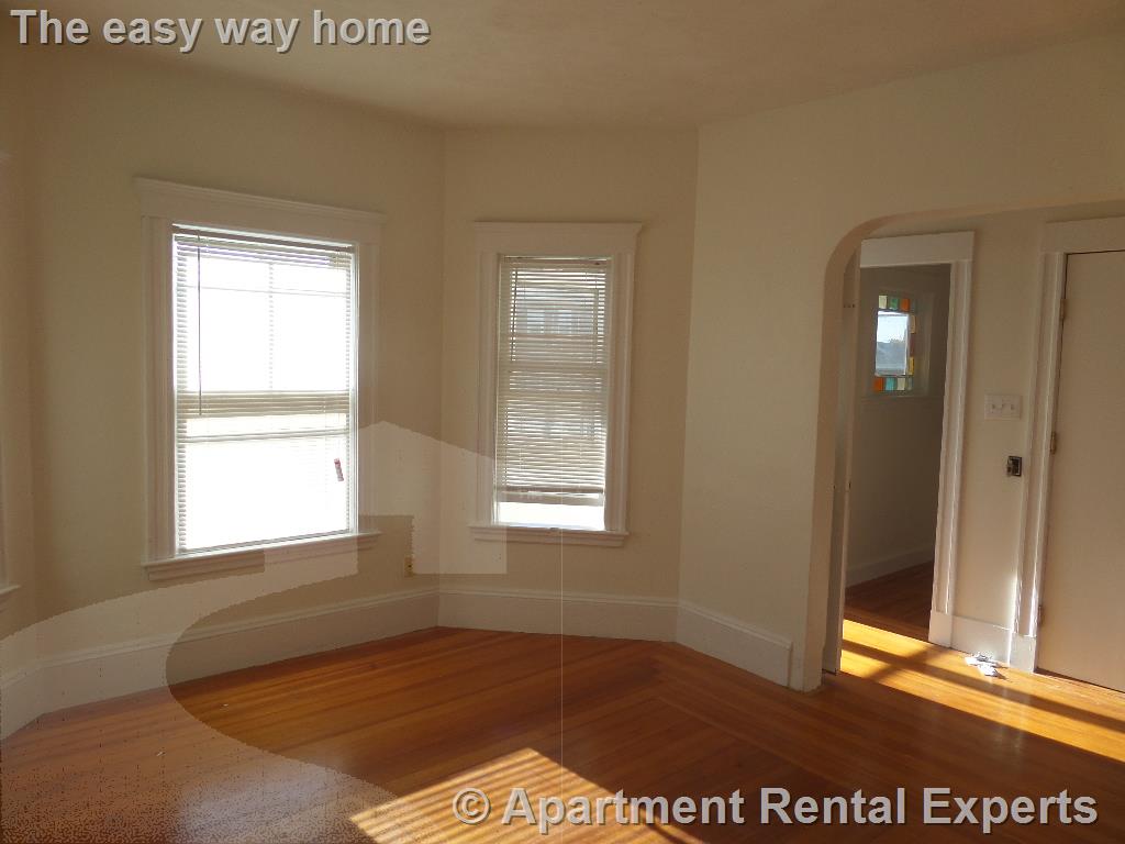 294 Boston Ave, Tufts