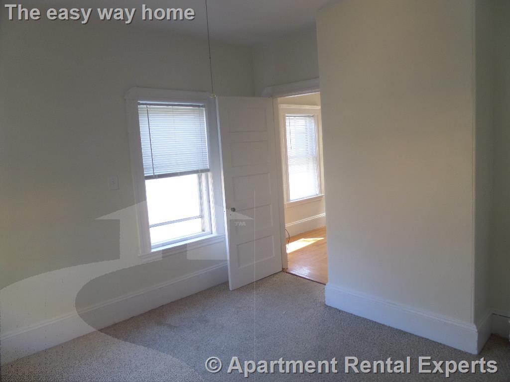 294 Boston Ave, Tufts