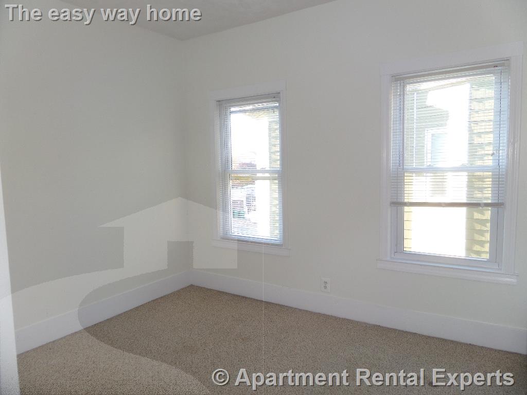 294 Boston Ave, Tufts