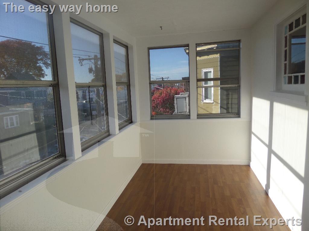 294 Boston Ave, Tufts