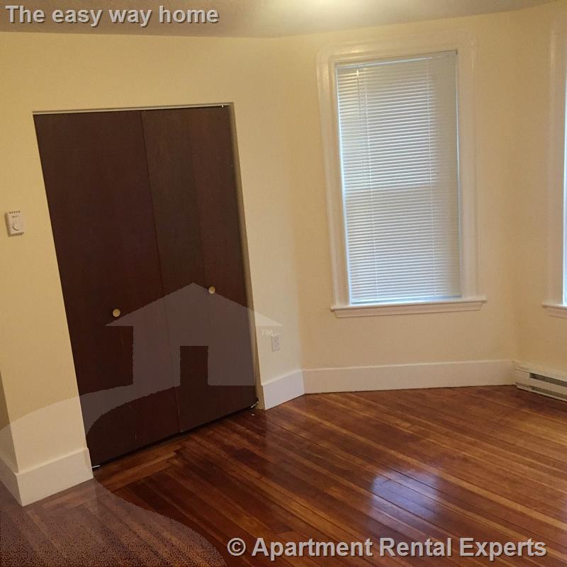 14 Garrison Ave, Teele Square