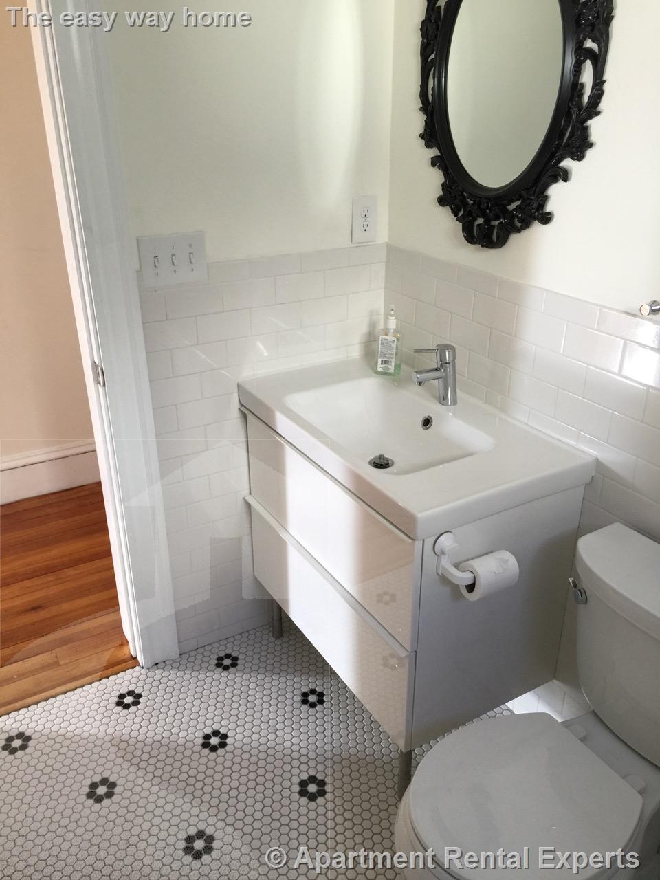 12 Willard Ave, Tufts