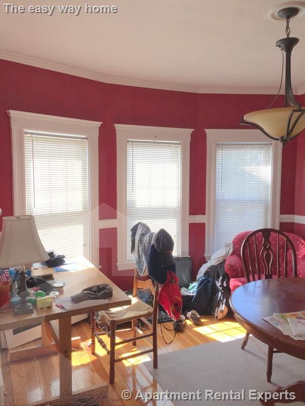 26 Burget Ave, Tufts