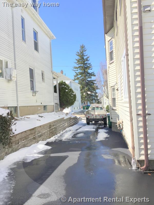 26 Burget Ave, Tufts