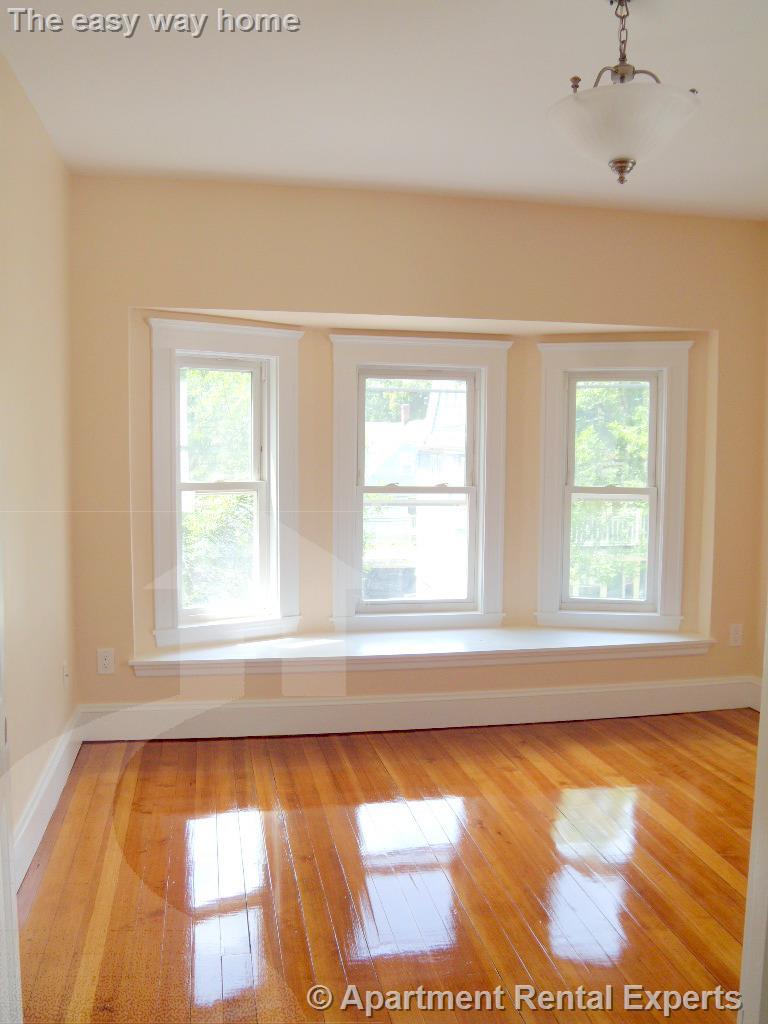 9 Whitfield Rd, Davis Square