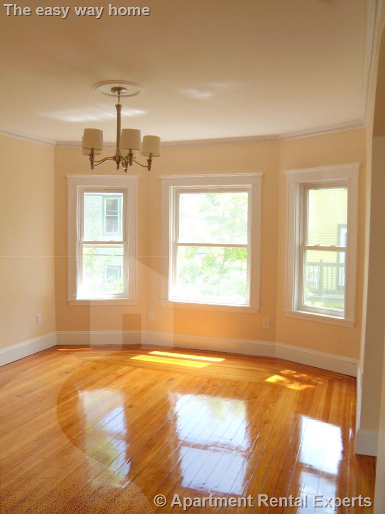 9 Whitfield Rd, Davis Square