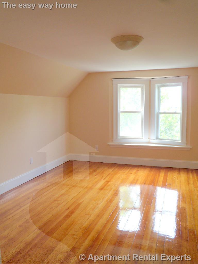 9 Whitfield Rd, Davis Square