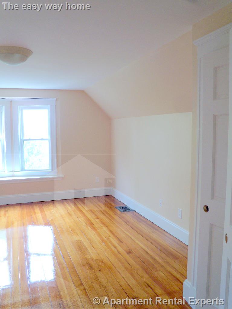 9 Whitfield Rd, Davis Square