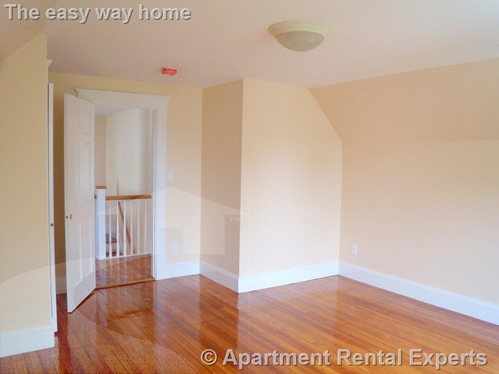 9 Whitfield Rd, Davis Square