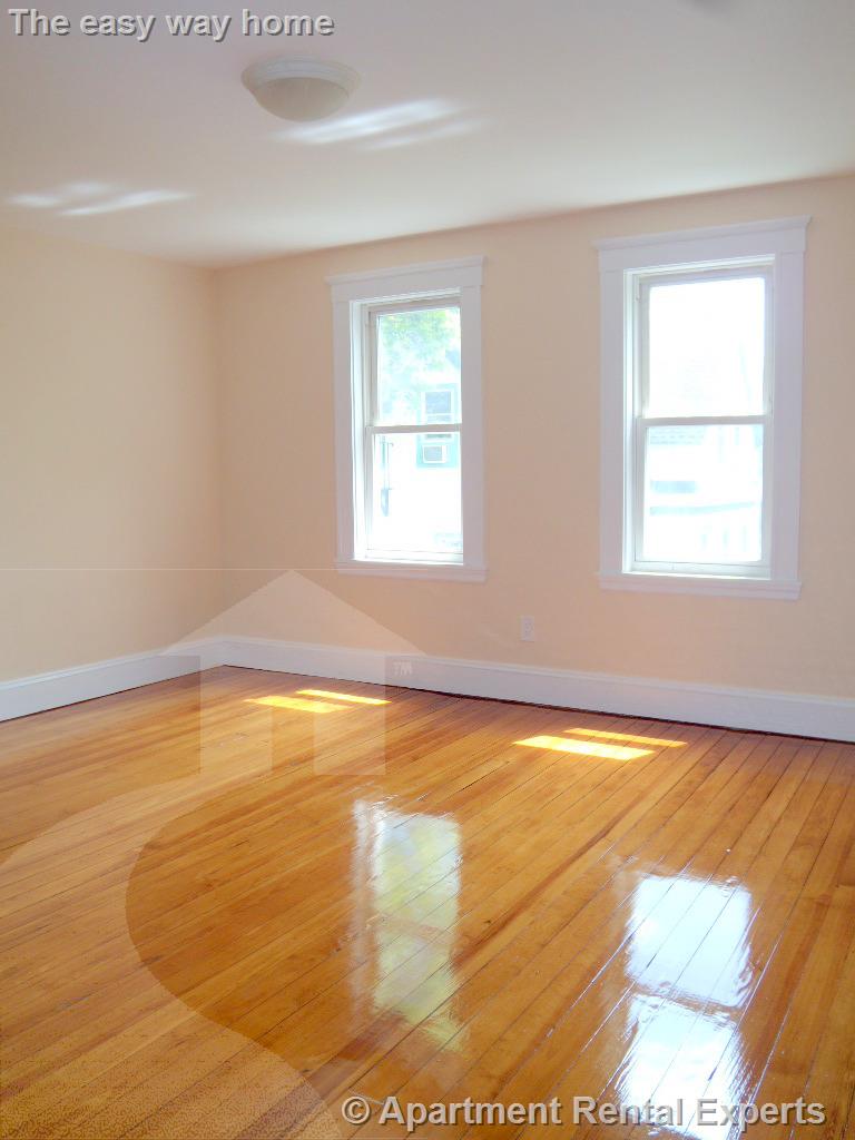 9 Whitfield Rd, Davis Square