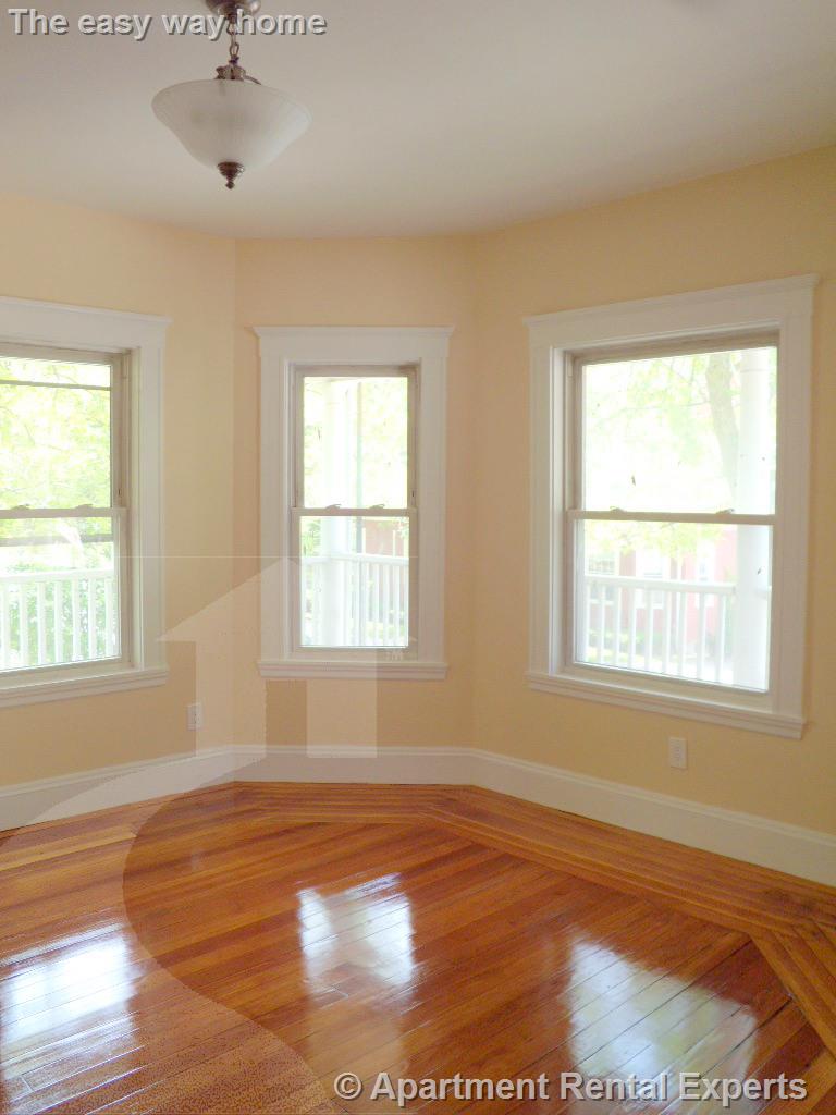 9 Whitfield Rd, Davis Square