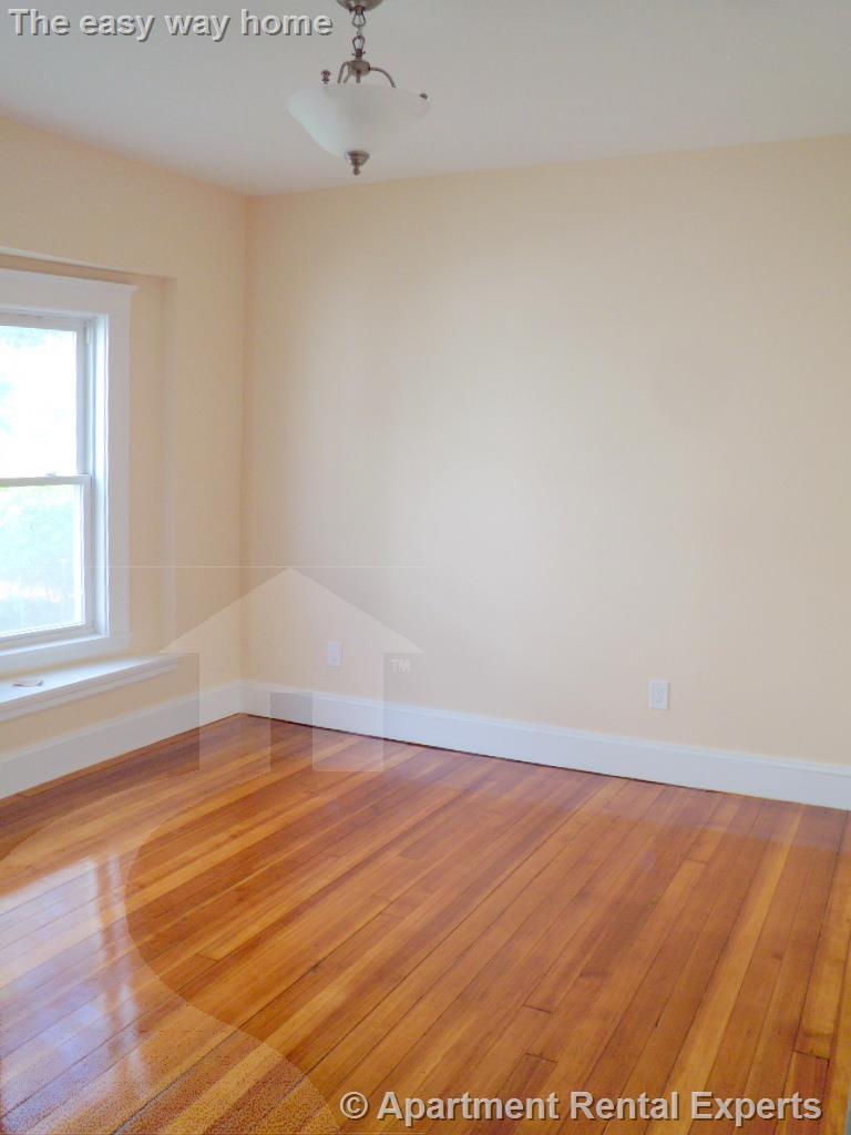 9 Whitfield Rd, Davis Square