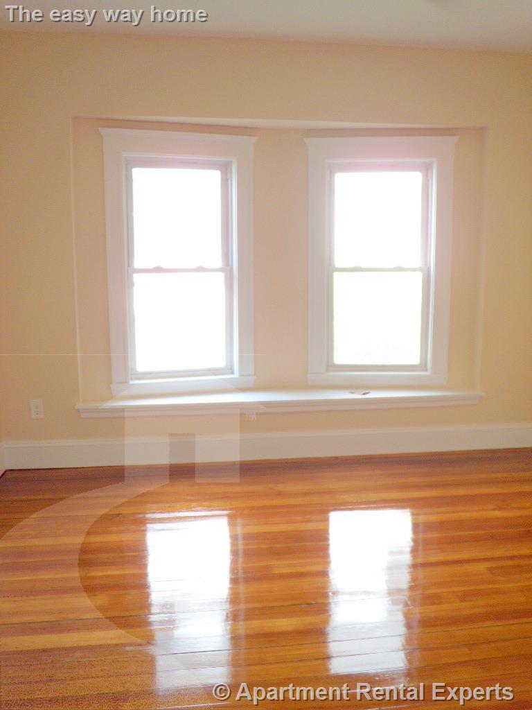 9 Whitfield Rd, Davis Square