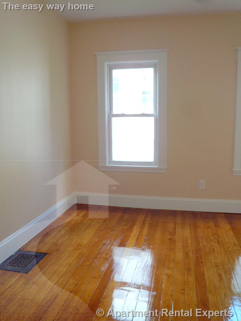 9 Whitfield Rd, Davis Square