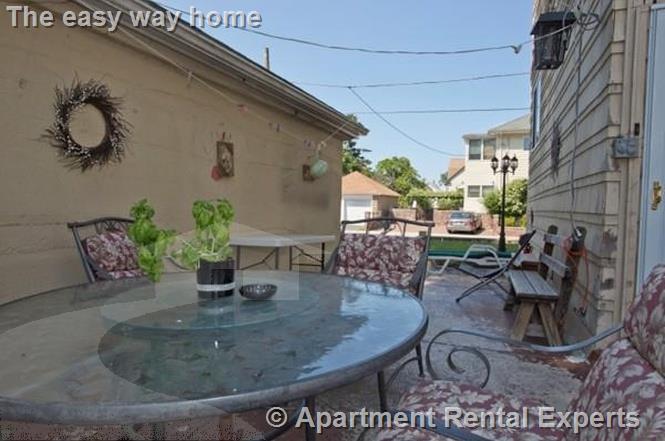 17-19 Burget Ave, Tufts