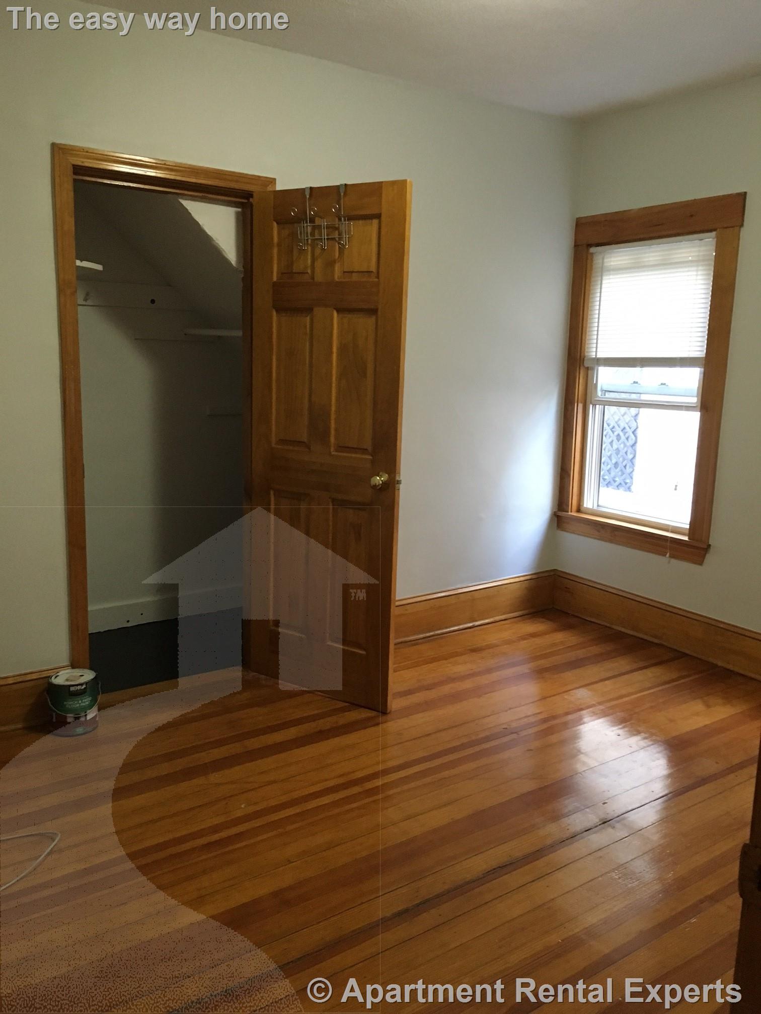 17-19 Burget Ave, Tufts