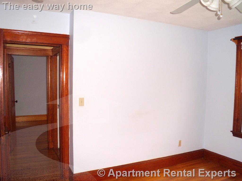 173 Boston Ave, Tufts