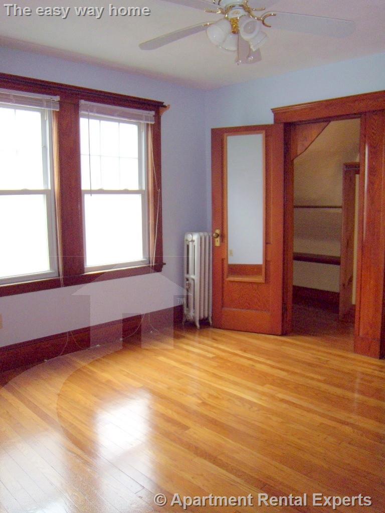 173 Boston Ave, Tufts