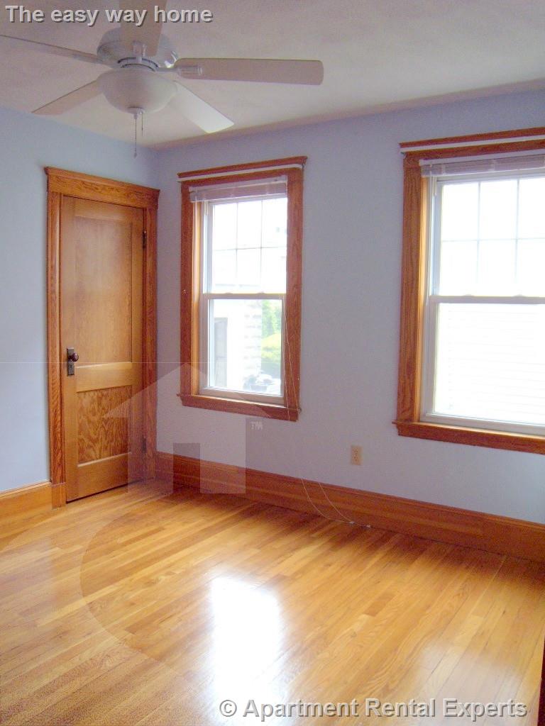 173 Boston Ave, Tufts