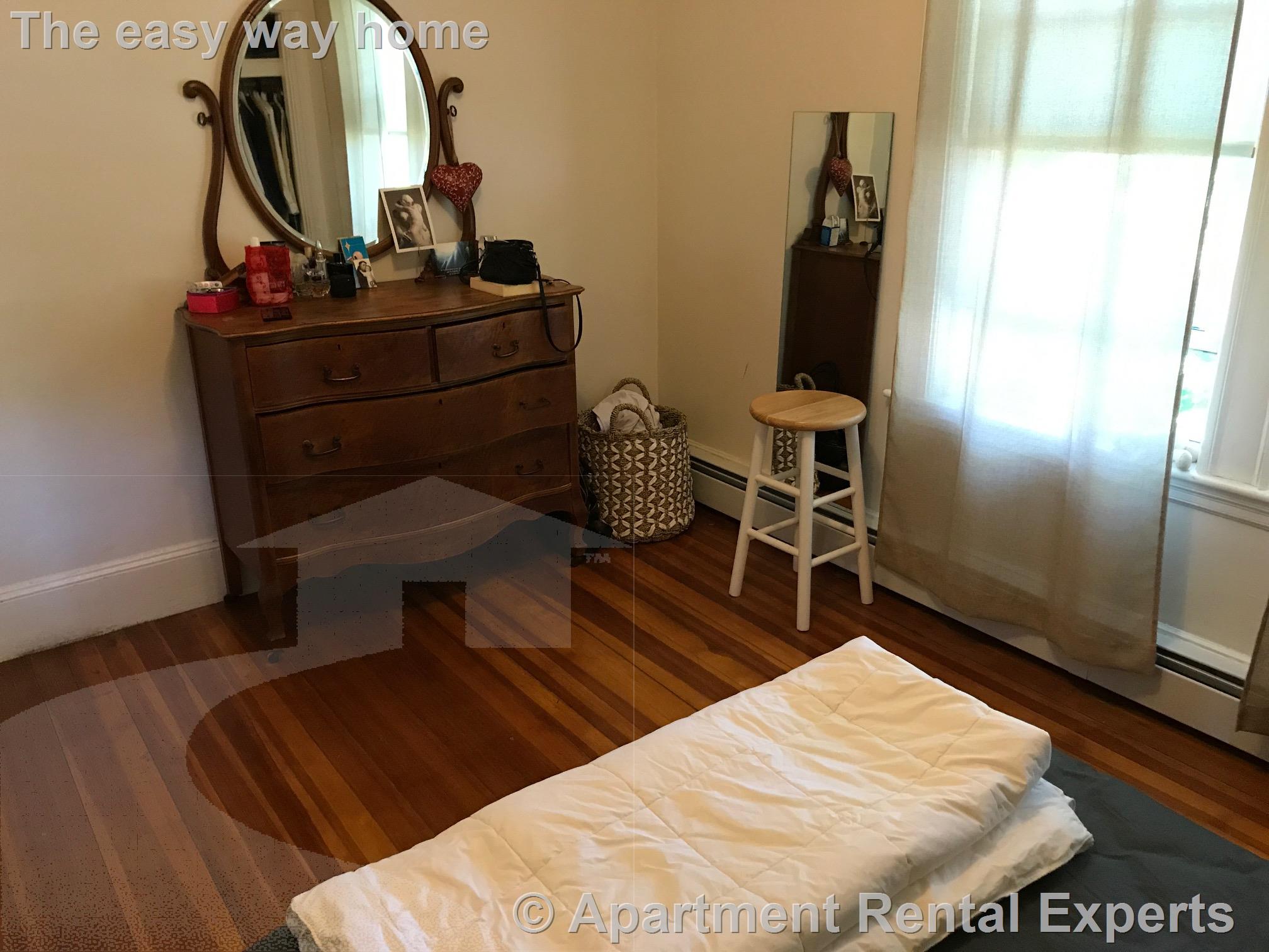 24 Elm Pl, Porter Square