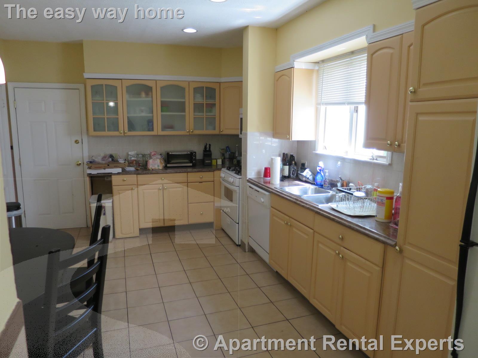 461 Broadway, Magoun Square