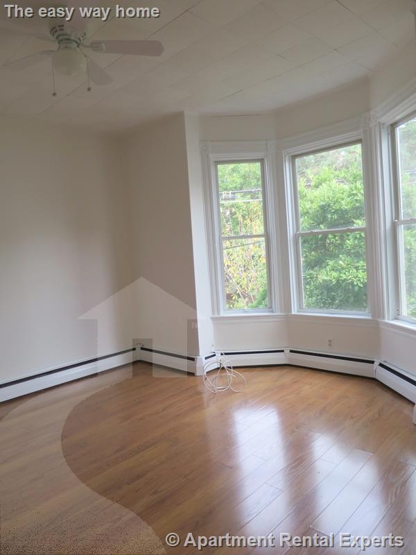 41 Hinckley St, Magoun Square