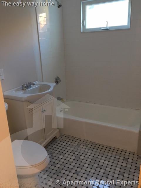 24 Willard Ave, Tufts